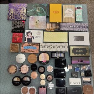 Selling LOT of Eyeshadow and Cheek Palettes - Vibrant Shades. Prestigious Brands